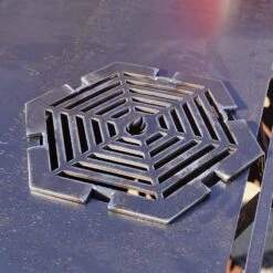 Grillrost 6-eckig Ø 21 Cm Einsatz Für Feuerplatte Spinnennetz Design 5 Grillrost 6-eckig Ø 21 Cm Einsatz Für Feuerplatte Spinnennetz Design -Kamiladen Verkäufe 40005385 feuerplatte einsatz 6 eckig design spinnennetz 02