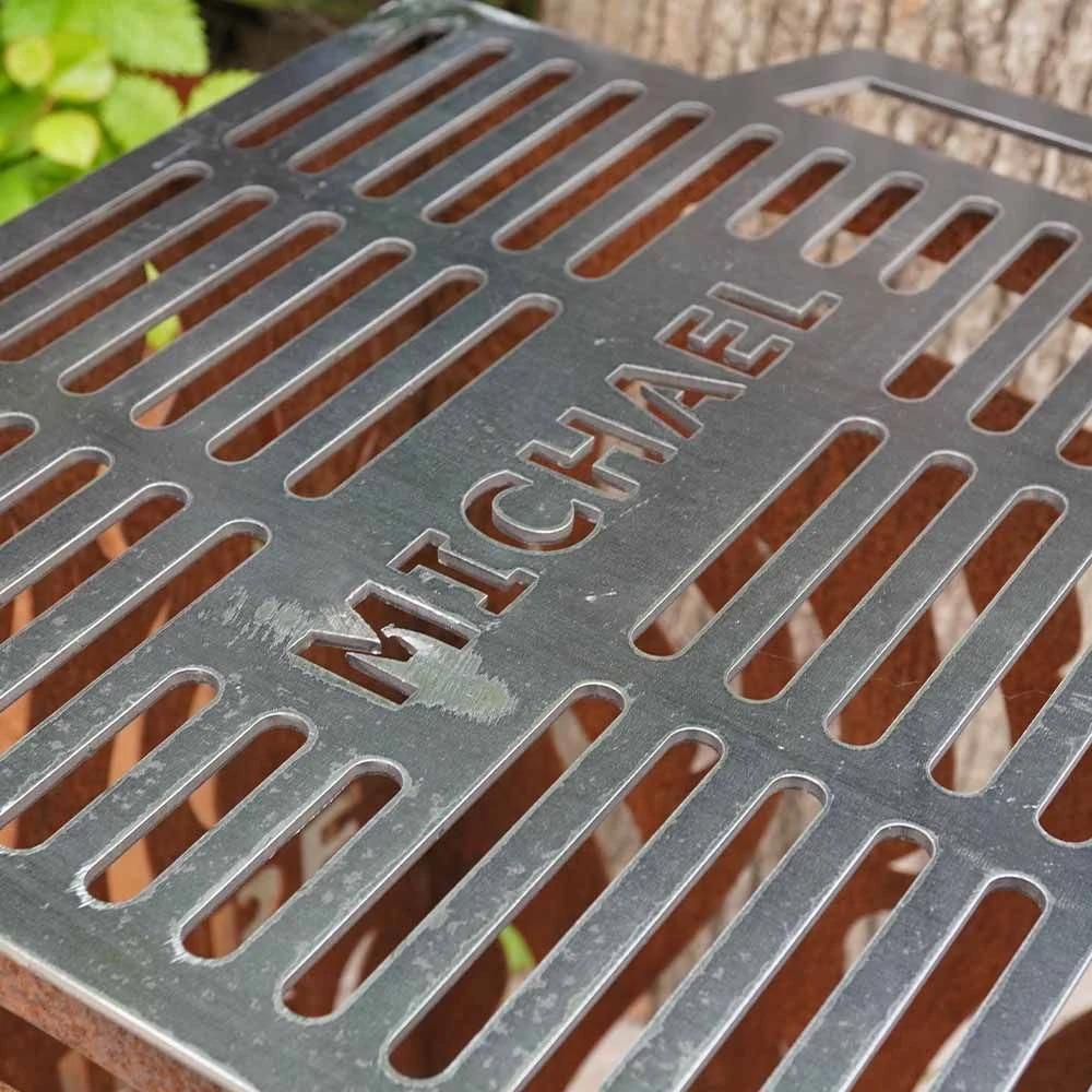Grillrost Mit Wunschnamen 36 X 36 Cm Aus Stahl 3 Grillrost Mit Wunschnamen 36 X 36 Cm Aus Stahl – Bild 3
