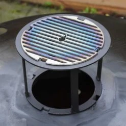 Spiess-Ständer / Grillrost-Ständer Für Feuerplatte -Kamiladen Verkäufe spiess staender wokhalter feuerplatte grillplatte schamotte shop 5